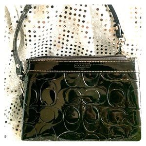 Coach- Black patent leather wristlet